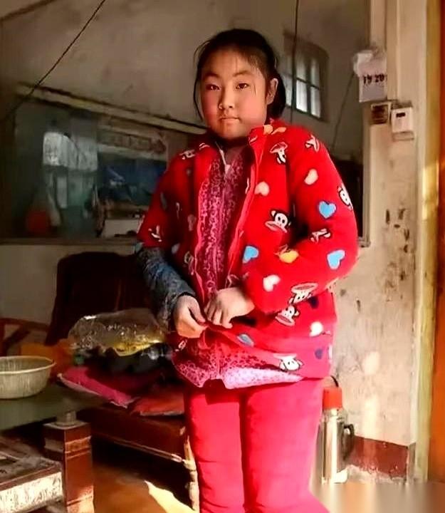 这段最近引发热议的网传故事里，没有撕书，没有彻夜狂欢。
高考结束的铃声才刚停下2