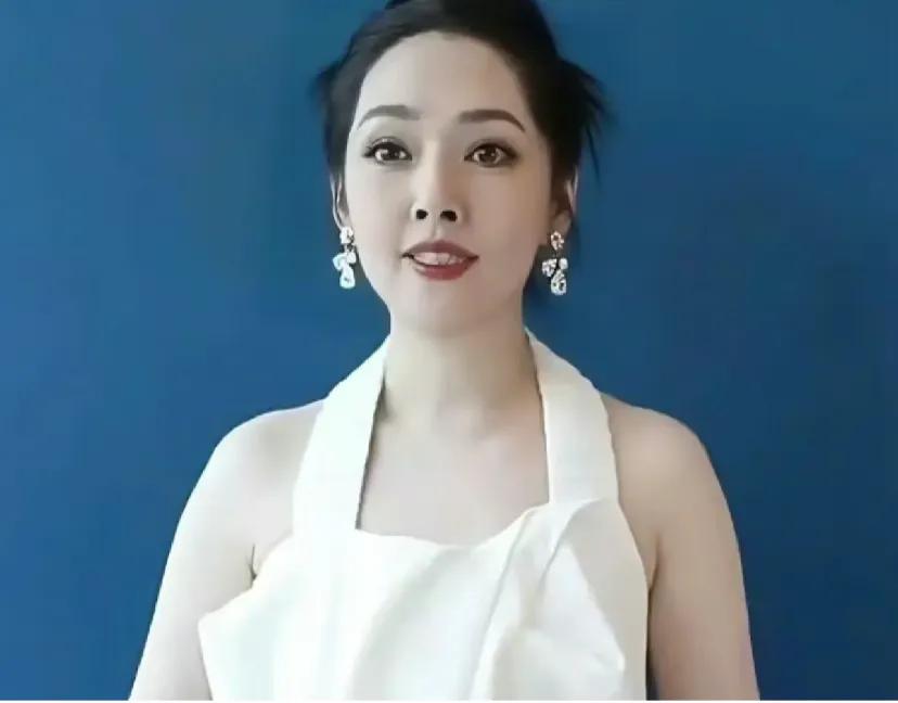 谁能告诉我她以前长什么样子吗怎么大家都说她变化很大我单纯好奇
#我有一个小问题