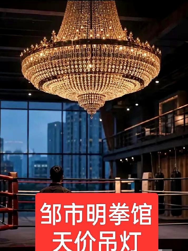 300万买一盏客厅吊灯是什么体验？
咱们去建材市场挑个三五百的吸顶灯还得砍半天价