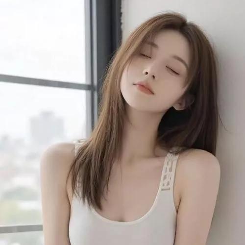 梦回初夏，清风拂面。初夏治愈瞬间 盛夏微凉的风 感知暮夏的凉爽 初夏心动风 感知