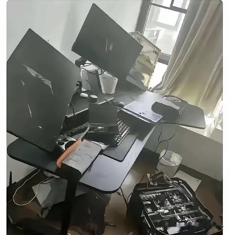 一个小仙女在网上求助，问砸坏了男朋友的电脑怎么办？

原来这个小仙女马上就到生理