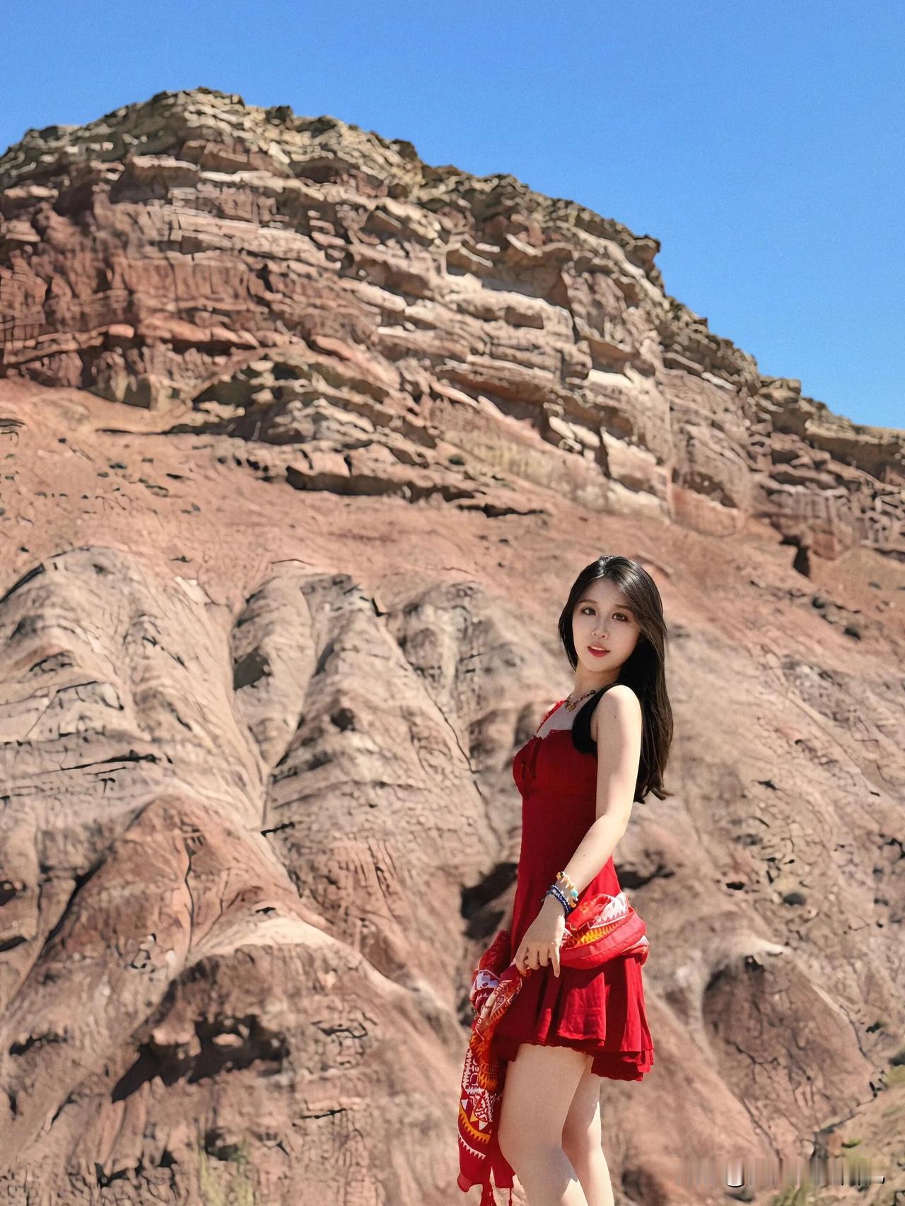 热爱自然：红裙美女户外摄影