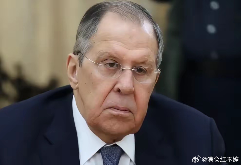 拉夫罗夫一句“谁敢侵犯中国领土，俄罗斯就和中国站在一起”，瞬间让西方集体破防。此