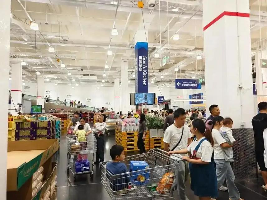 年年都挨骂，一年赚千亿？山姆超市到底收割了谁？
山姆这一轮风波来得很猛。新高管刘