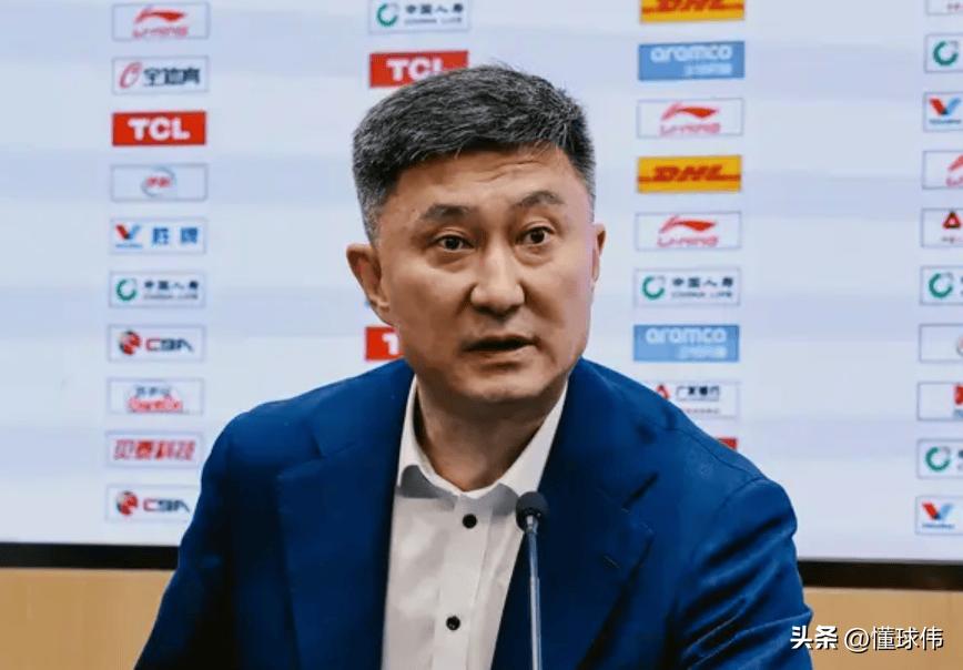 太固执了！杜锋谈陈家政：

“你们想我给他更多的时间。”

“那把谁换下来？”