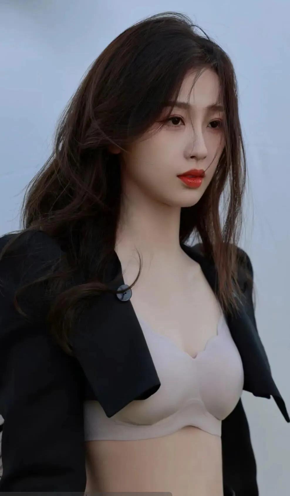 一念江南删除了虞书欣官宣博从搭档王安宇的高期待女主，到被官博彻底“抹去”痕迹。她