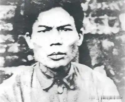 1932年，琼崖红军独立师师长王文宇，率部苦战，身边仅剩唯一警卫员，就派王信下山