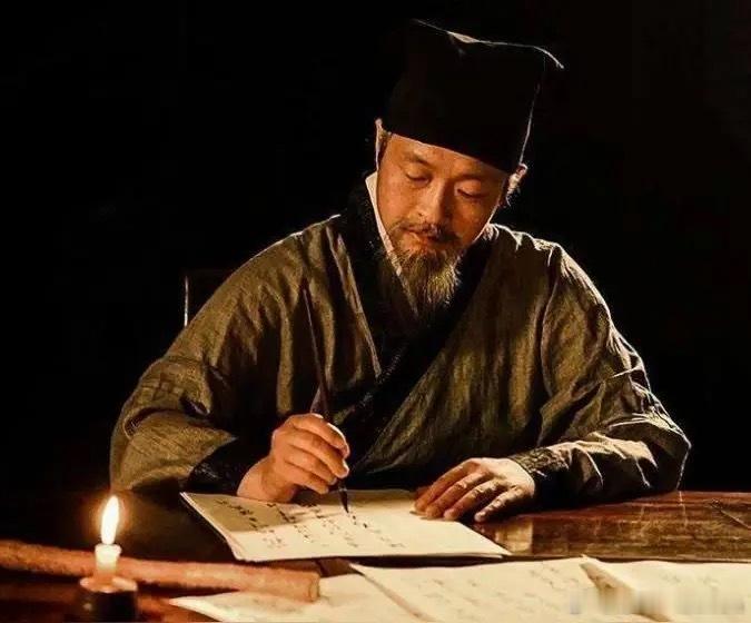 老祖宗留下的老古话。一，下巴有痣，一定多才。二，屁股有痣，定有靠山。三，后脖有痣