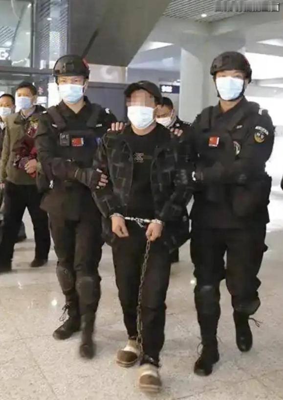 云南，一男子因为贪图亲嫂子的美貌，竟然趁嫂子午睡的时候进入房间侵犯了她。在跟嫂子