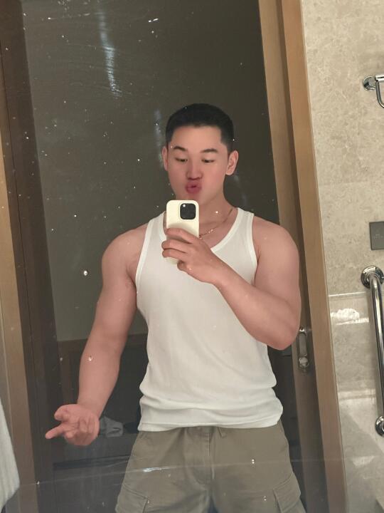 过来 嘴儿一个