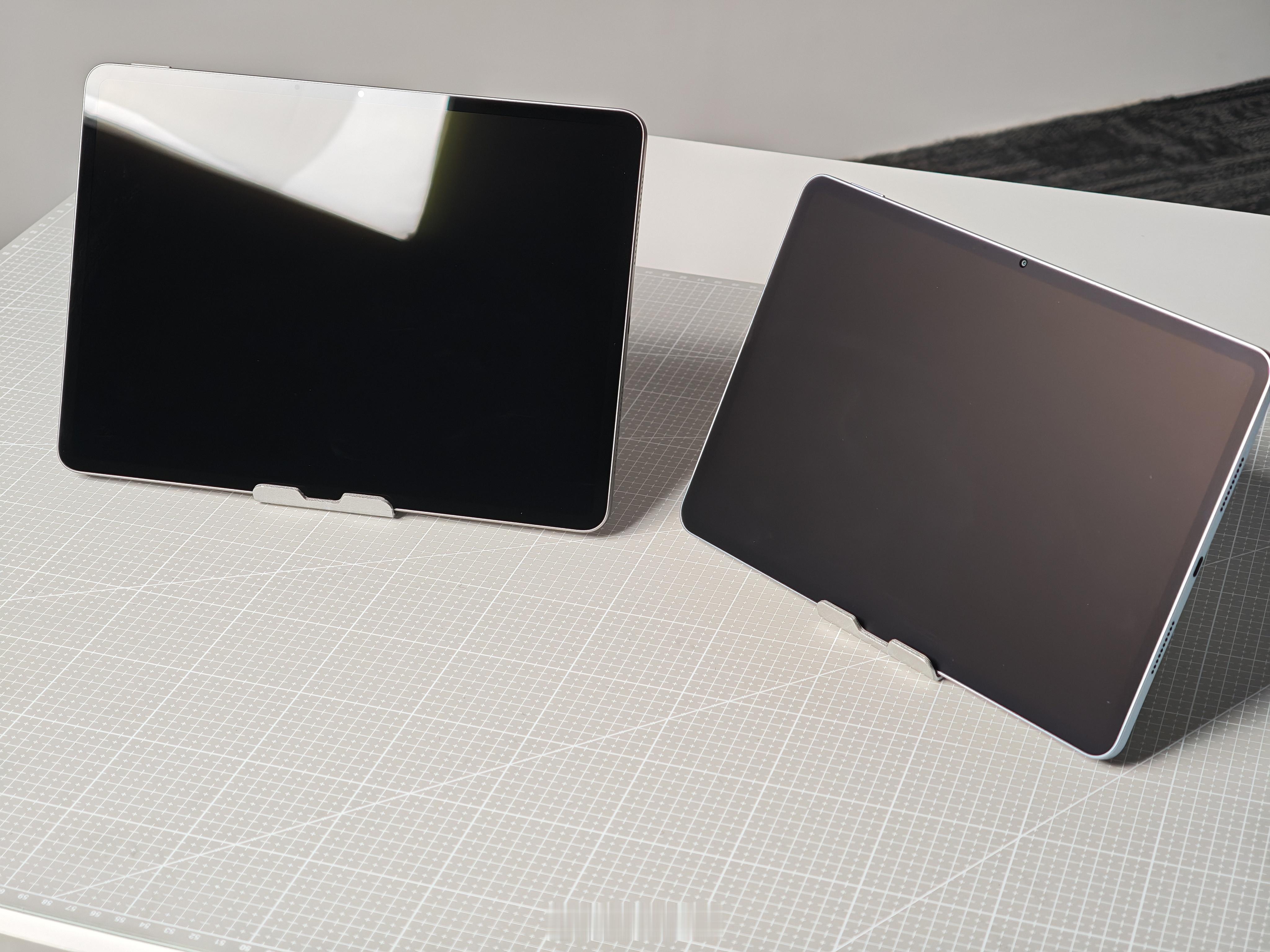 今年平板的一些雾面屏效果还挺不错的，触感顺滑的同时还不怎么影响显示效果就是沾了指