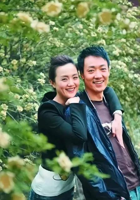 这对夫妻从不秀恩爱，从不晒幸福，两人相濡以沫，两人伉俪情深，他们演技好，他们口碑