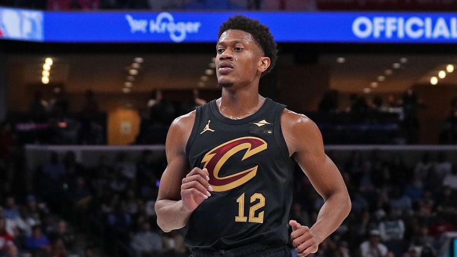 骑士交易走亨特，我个人觉得，并不是所谓的补强后场之说

而是已经放弃了本赛季，开