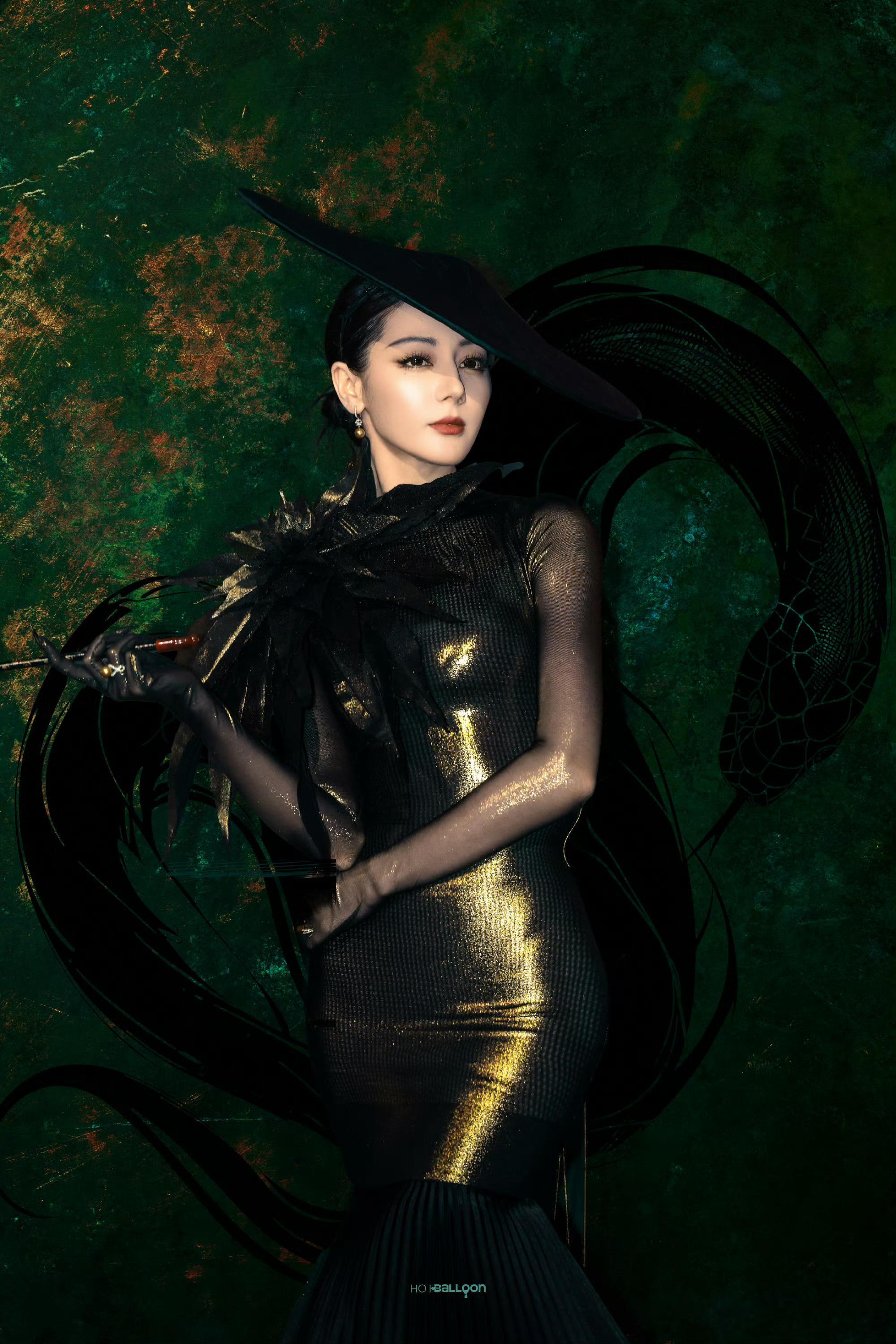 迪丽热巴 青涩女大这反差感谁顶得住啊！前一秒还是红毯女王气场全开，后一秒戴假发秒