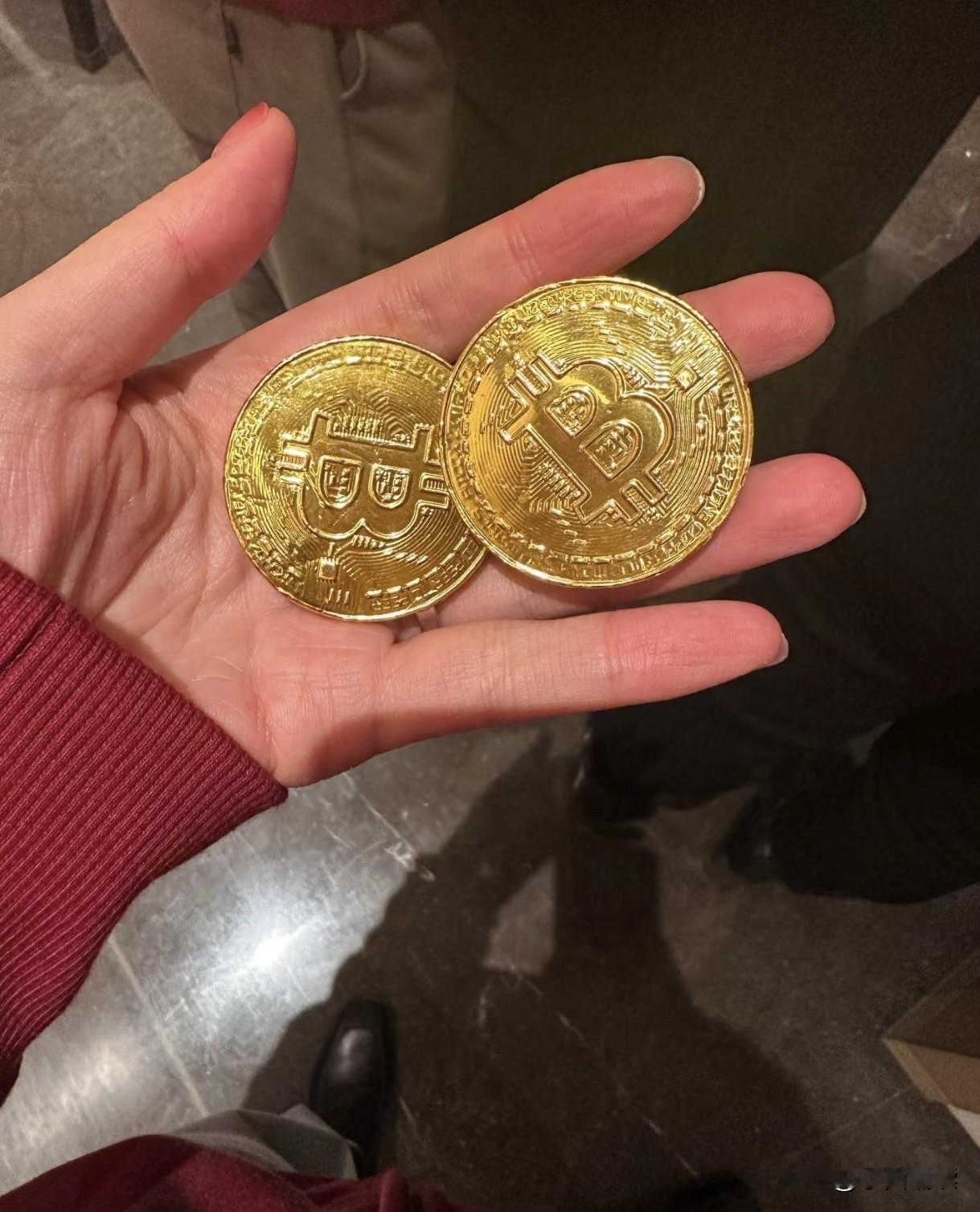 怎么办？穷得就剩下这两枚铜板了，有人比我还惨吗？