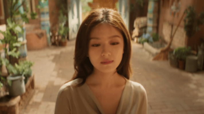 李兰迪人生镜头累加中南疆美景配温柔少女，李兰迪塑造的夏孜氛围感拉满，穿搭简约有格