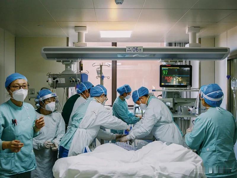 官方通报男子肺炎住院2天突发躁狂离世 官方通报男子肺炎住院2天突发躁狂离世
“男