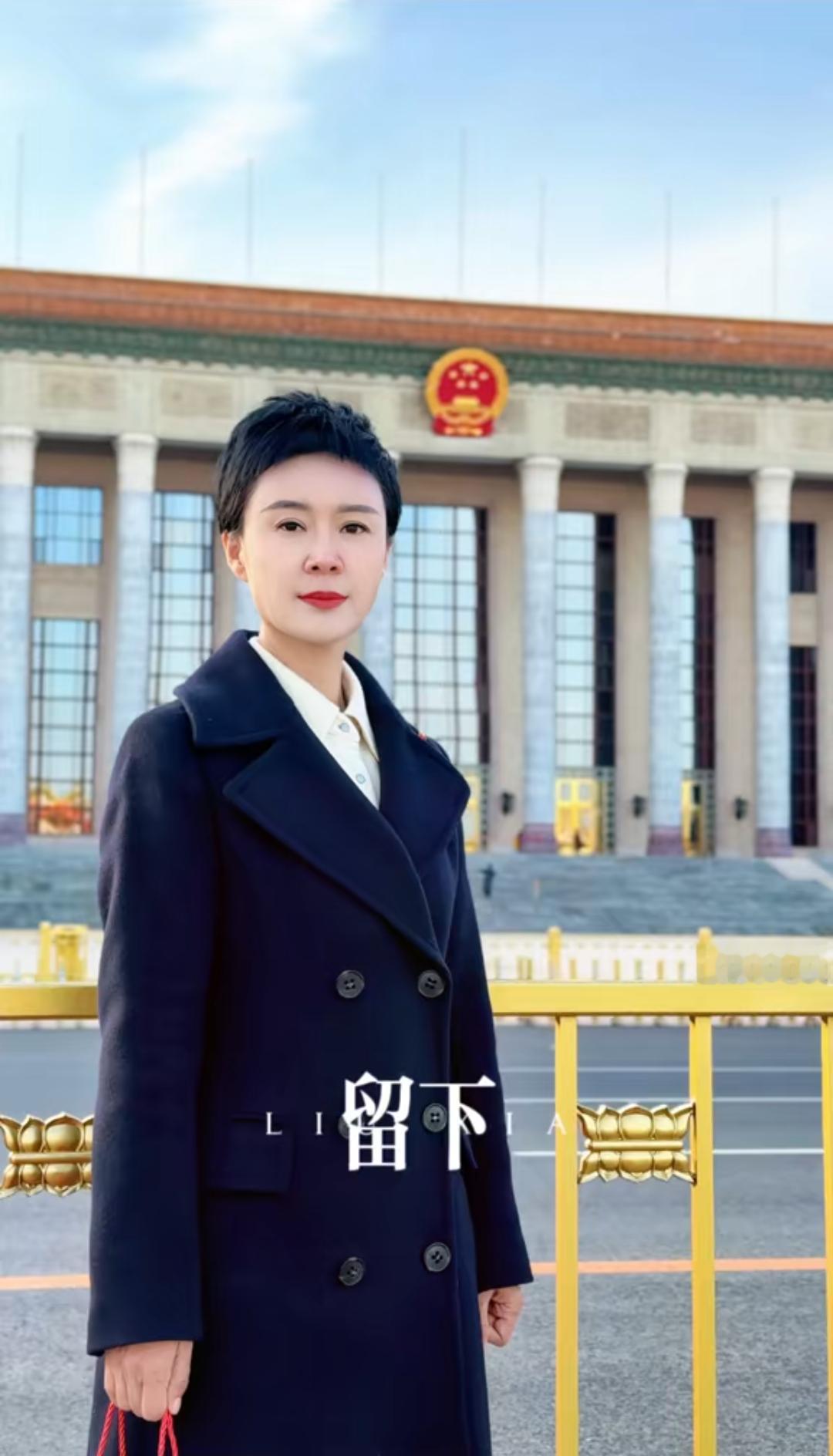 贺娇龙已安葬于昭苏公墓一路走好，请安息！