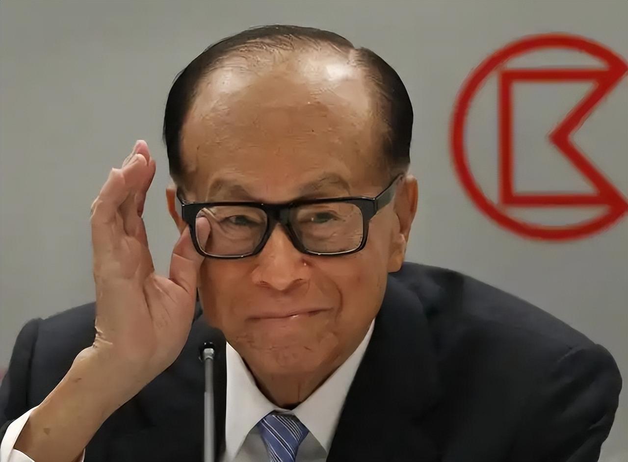 李嘉诚面临接连坏消息，售港签约活动为何延期？

李嘉诚，香港首富，在股市上叱咤风