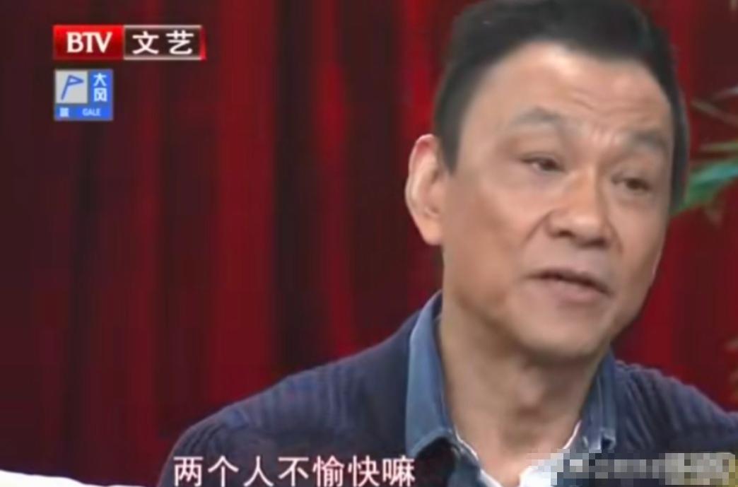 演员王学圻说：“当年，我和我妻子经常两地分居，夫妻感情淡漠，于是在65岁时，我提