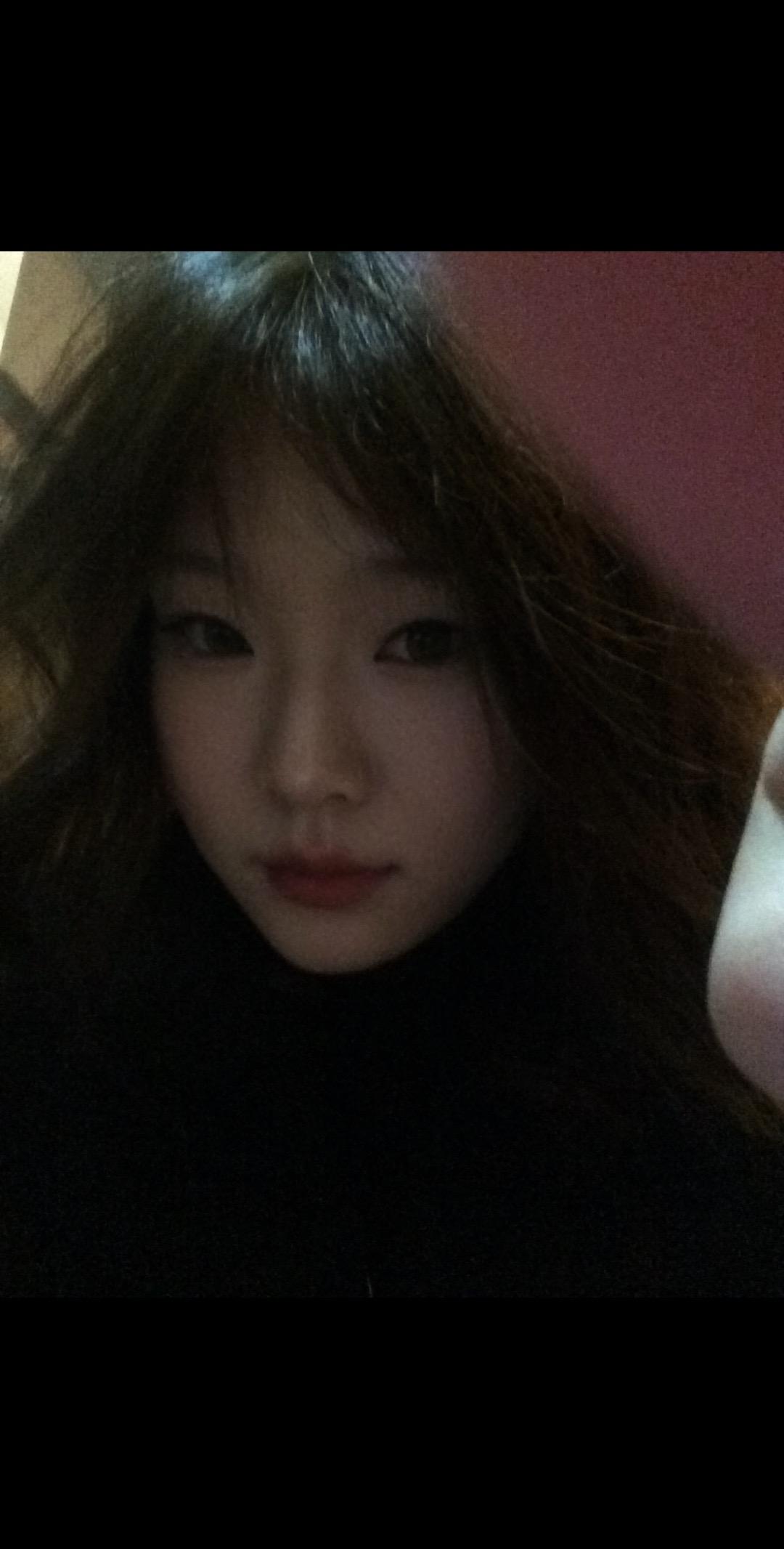 我不想把负面情绪带给你 可我又想让你知道我不开心 于是我总是欲言又止