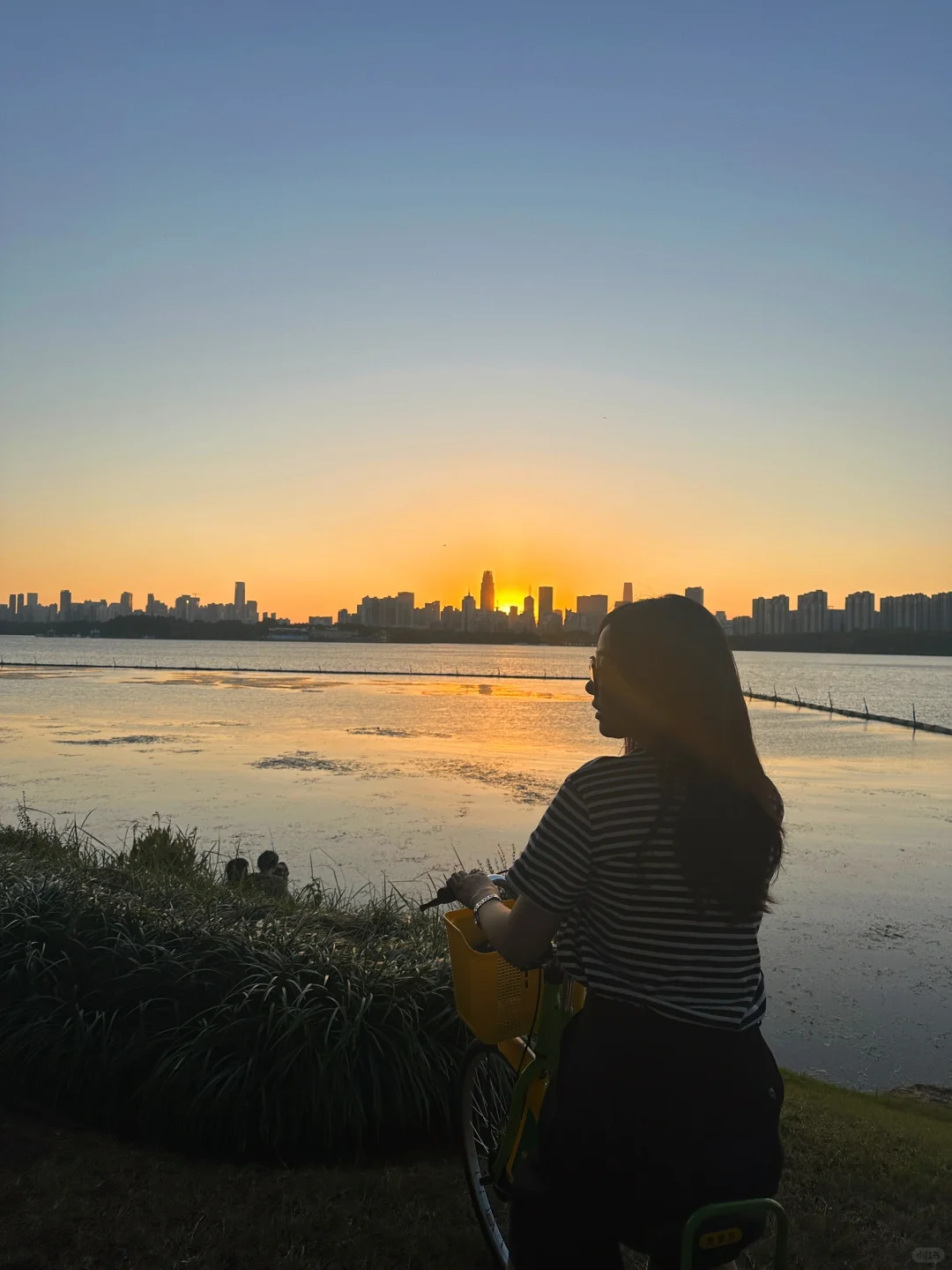 东湖骑行➕咖啡 武汉最chill的季节到了🍂