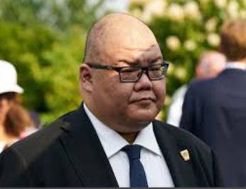 除了黄仁勋
还有一个华人陪同特朗普来访

他就是张振熙
一个毕业于加州大学学习政