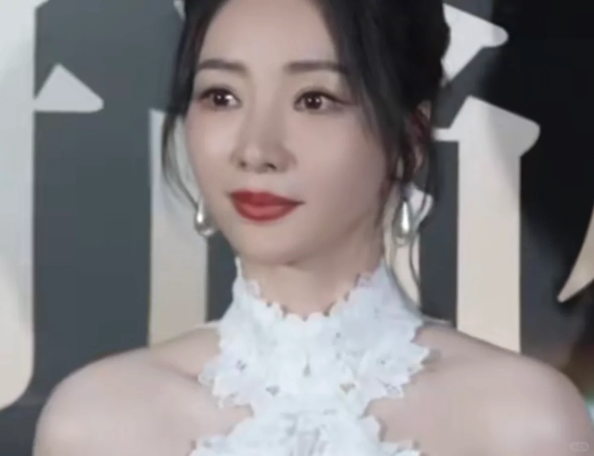 柳岩称正处于女演员尴尬期