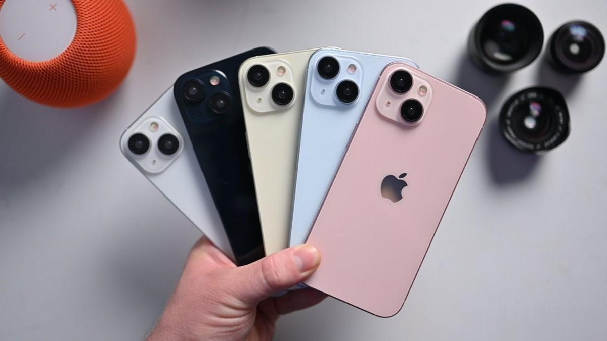 今年的苹果iPhone 15系列在国内可能不太好卖了，原因是多方面的。首先就是华
