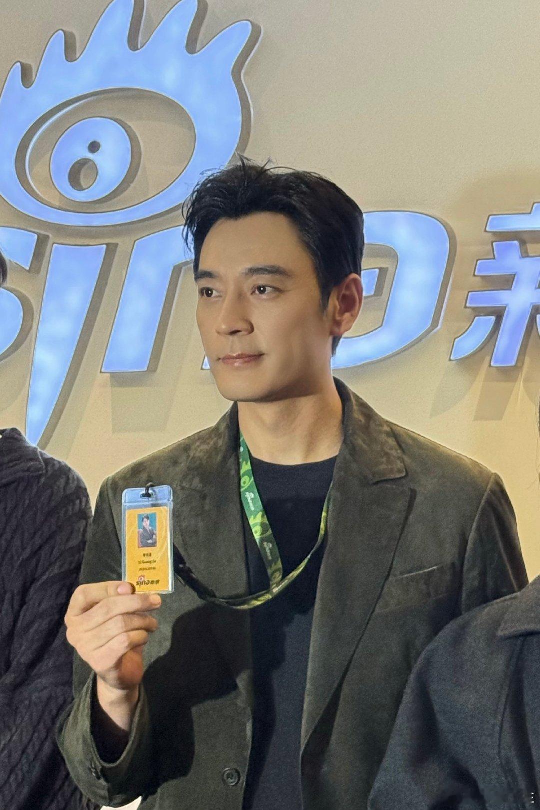  李光洁的这句调侃，实在是让人捧腹大笑。它不仅体现了李光洁的幽默细胞，还让我们对