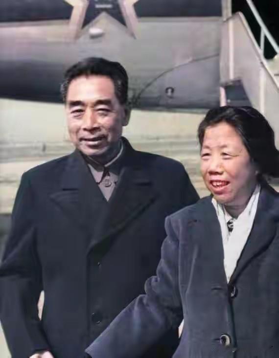 青春结缘于家国理想，晚年相守于岁月从容。周总理与邓颖超把革命信仰化作半生陪伴，成