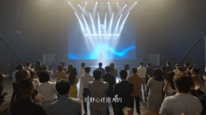 新闻女王2鲁豫观影团新闻女王2 年度最期待职场交锋锁定了！佘诗曼黄宗泽首次对戏张