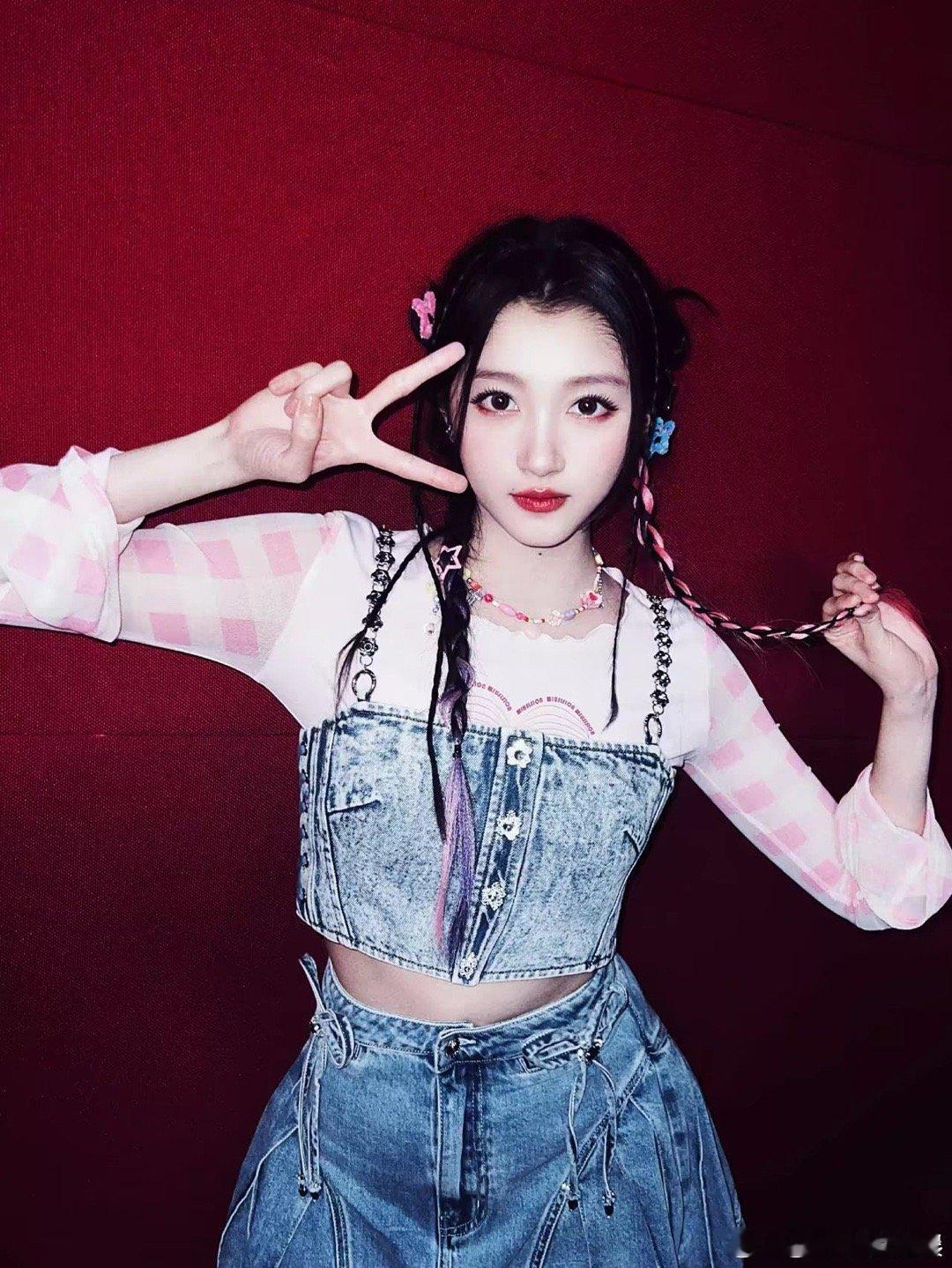 关晓彤的脸明明挺小的，怎么每一次出现都很大 ​​​