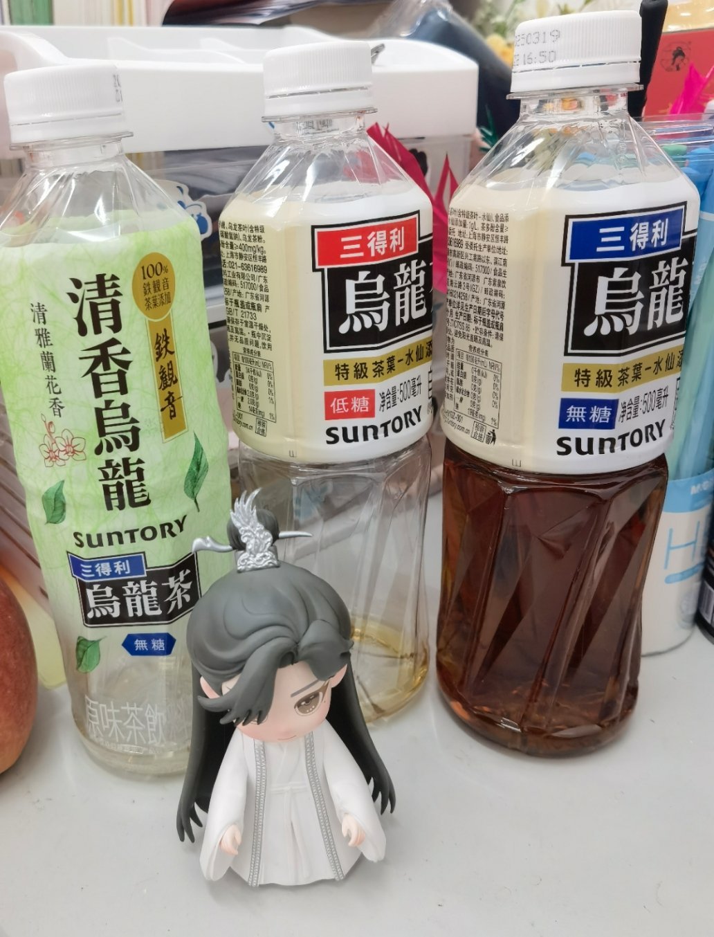 今天下午就喝了两瓶三得利乌龙茶了，昨天奖励孩子们一箱半，我感觉五箱很快就炫完了。