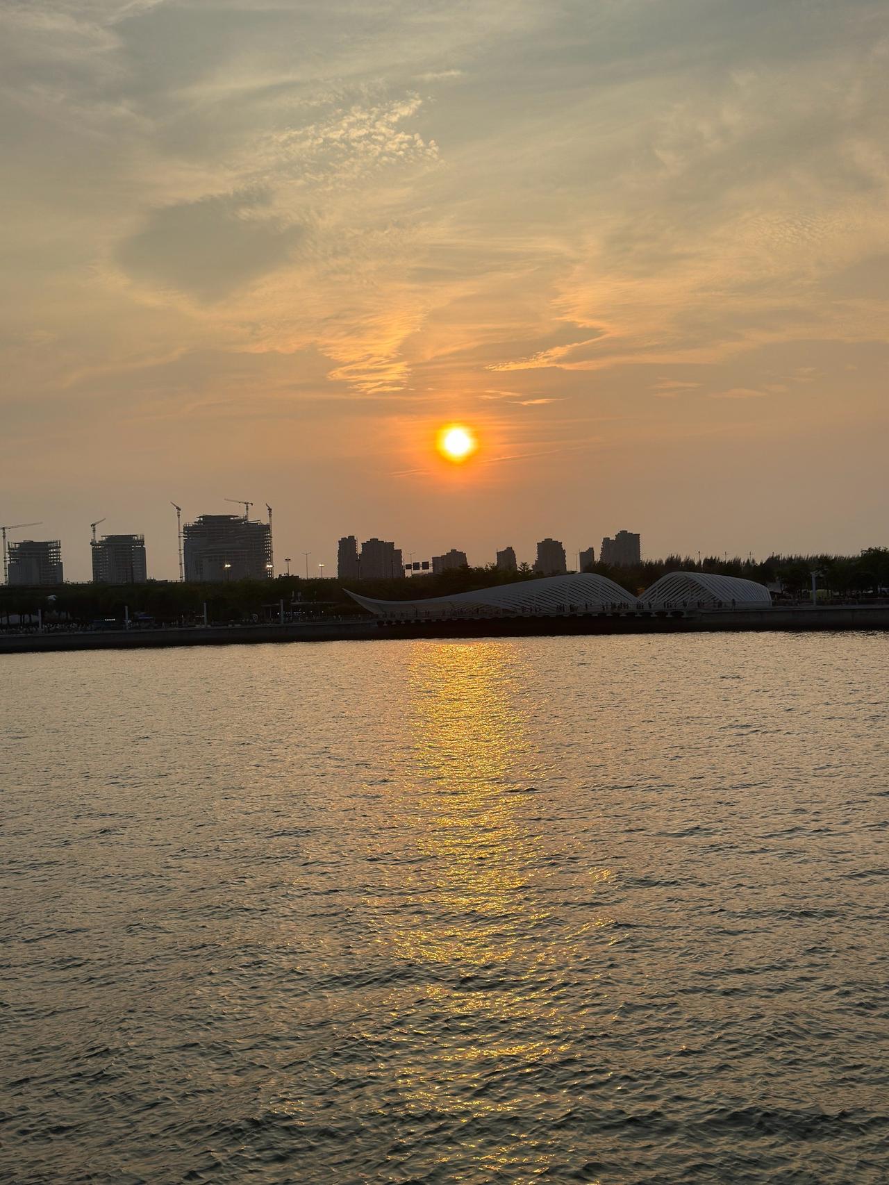 家家有本难念的经，全世界无一例外。
再难念的经，也得念！
告诉大家一个秘密：一个