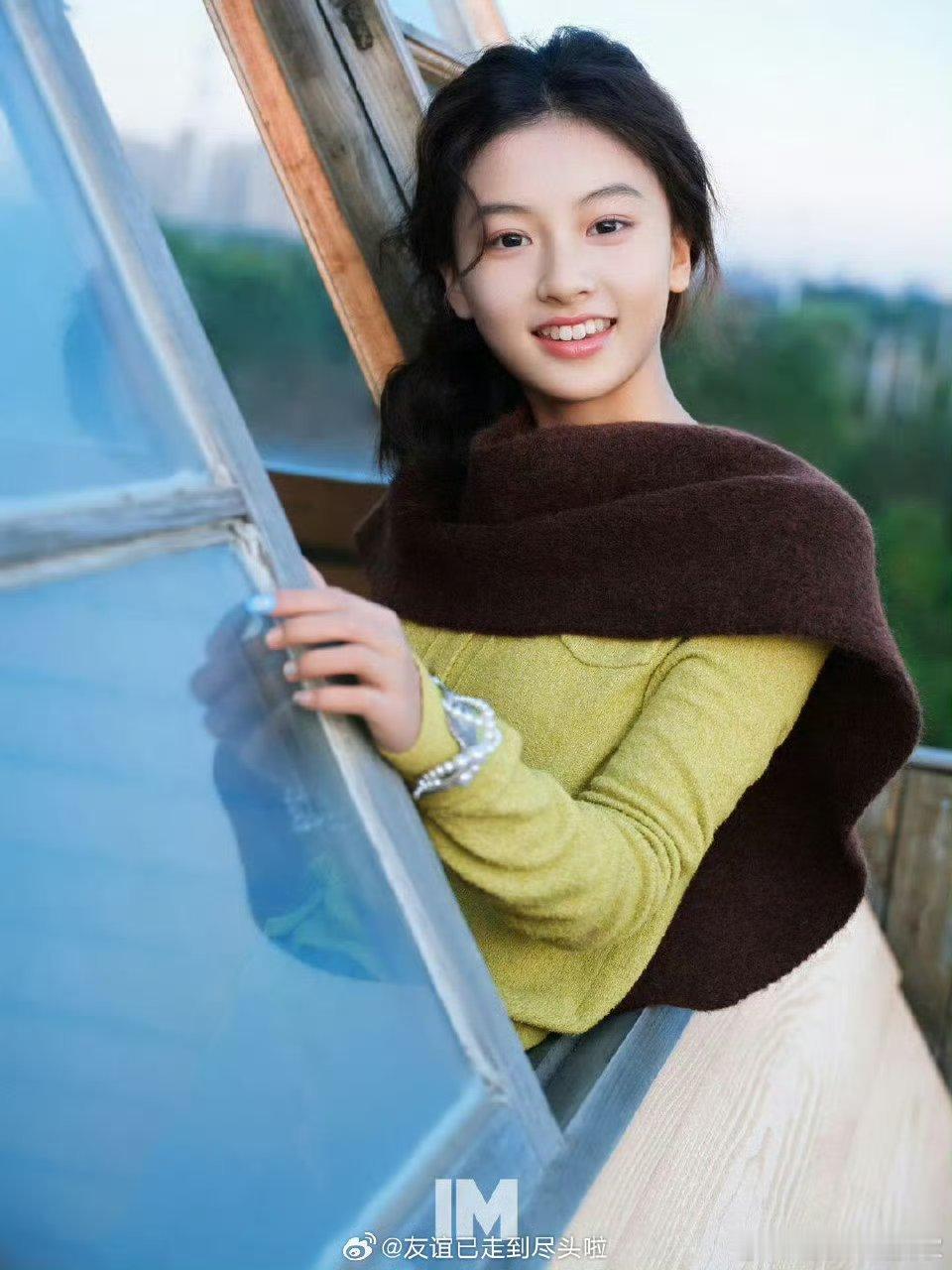 赵钰琪七七的首本杂志照来了！！感觉时尚表现力还是很强的，妹妹未来可期！ 