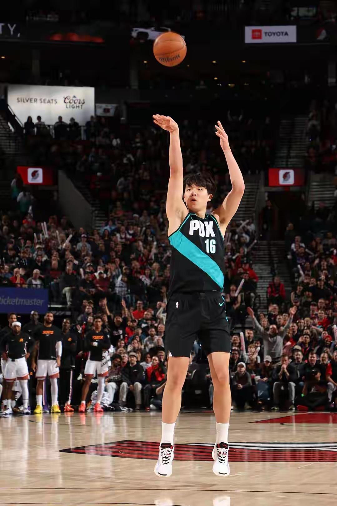 NBA杨瀚森三分NBA G联盟开季锦标赛，撕裂之城混音加时128-135惜败圣迭