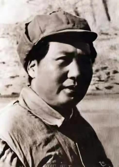 读书笔记：研读《毛泽东年谱》——问与答
问：毛主席如何“趣论”延安窑洞的？
答：