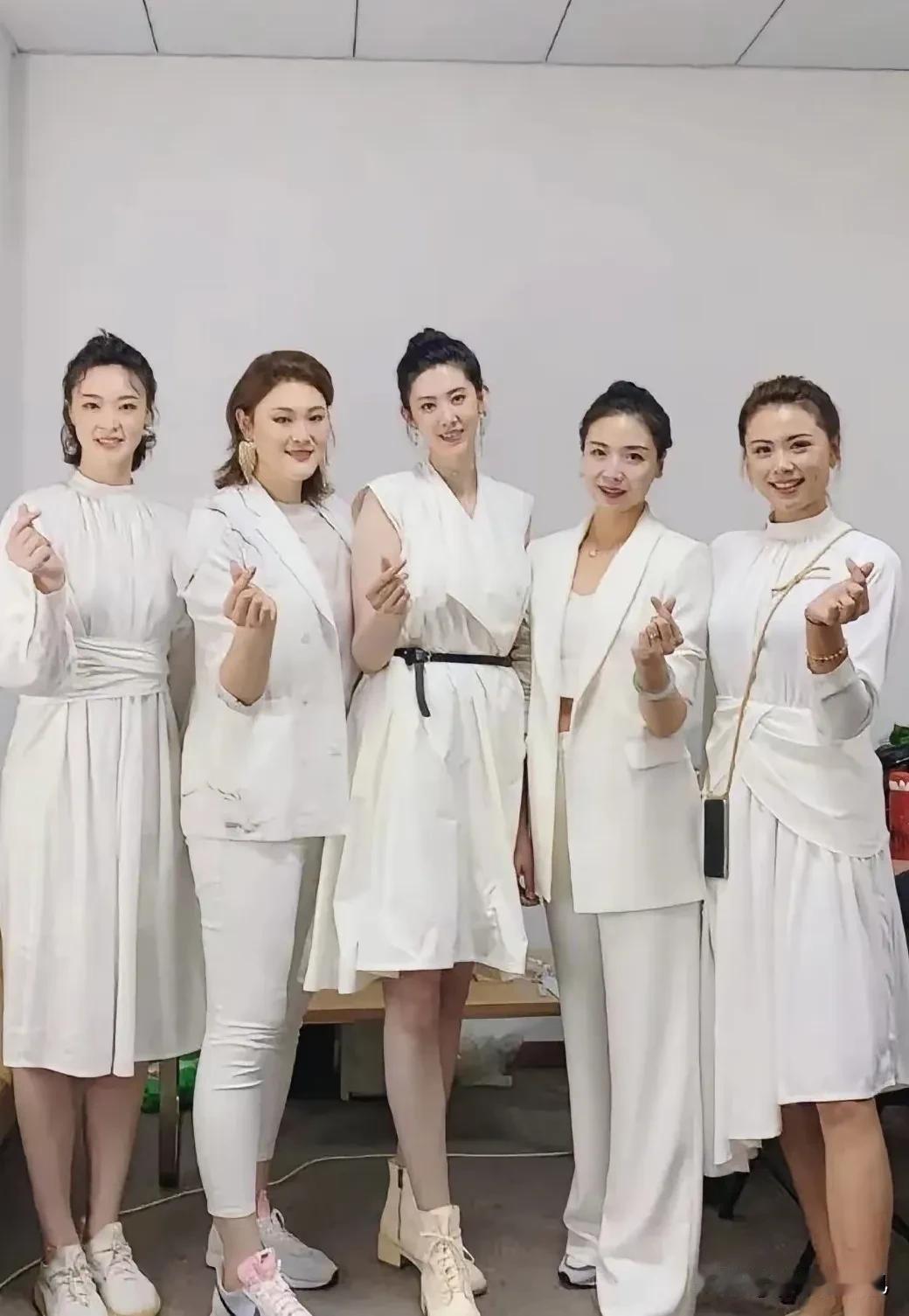 惠若琪，激动发文。
9月22日晚，惠若琪在个人社交平台上激动发文，配文写着：“站