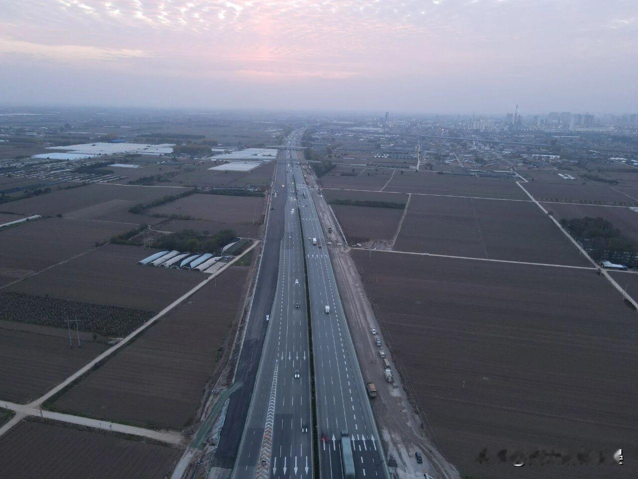 西兴改扩建项目提速！连霍高速拼接施工进入第二阶段

好消息！11月13日，西兴改