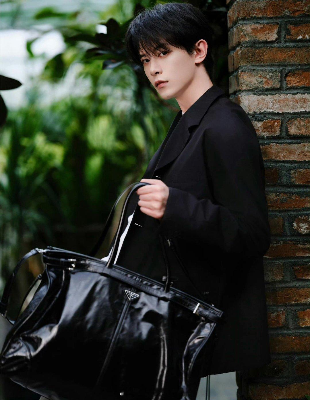 邓凯，董思成，闫桉prada最新大片，get谁的表现力？ 