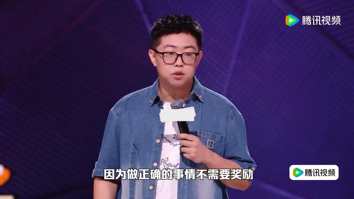 脱口秀适合当微信签名的句子岛主舞台表现力独一无二，一句“你真的很懂喜剧喔”洗脑全