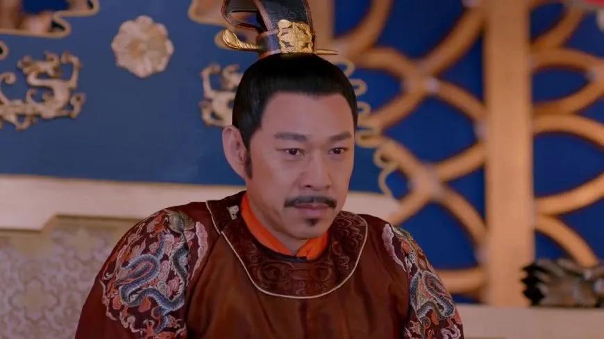 李世民这哥们儿够狠的，亲哥李建成，一箭穿喉；亲弟李元吉，马下毙命；两家十个侄子，