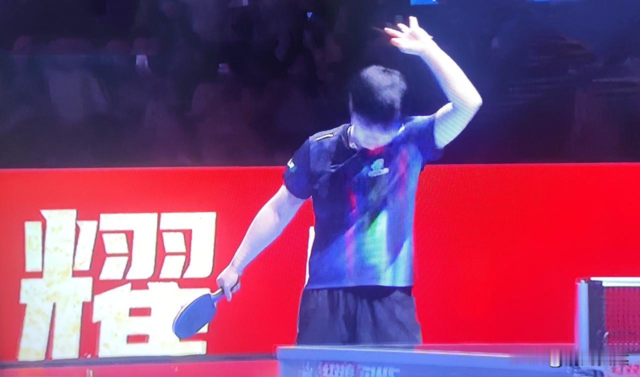 世界杯女单决赛，孙颖莎4-1战胜王曼昱获得冠军，成为史无前例的女单世界杯三连冠第