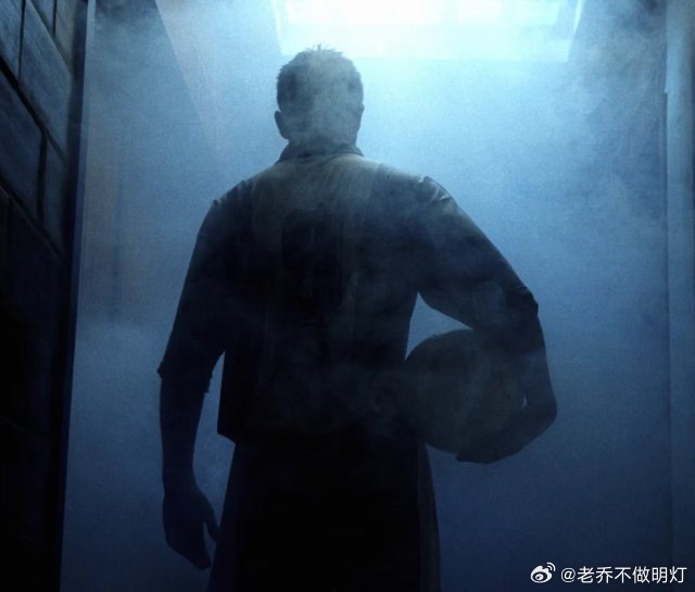 《太阳报》的权威花边新闻得到了官方证实：上周日，一名曾是英格兰国脚的英超退役球员