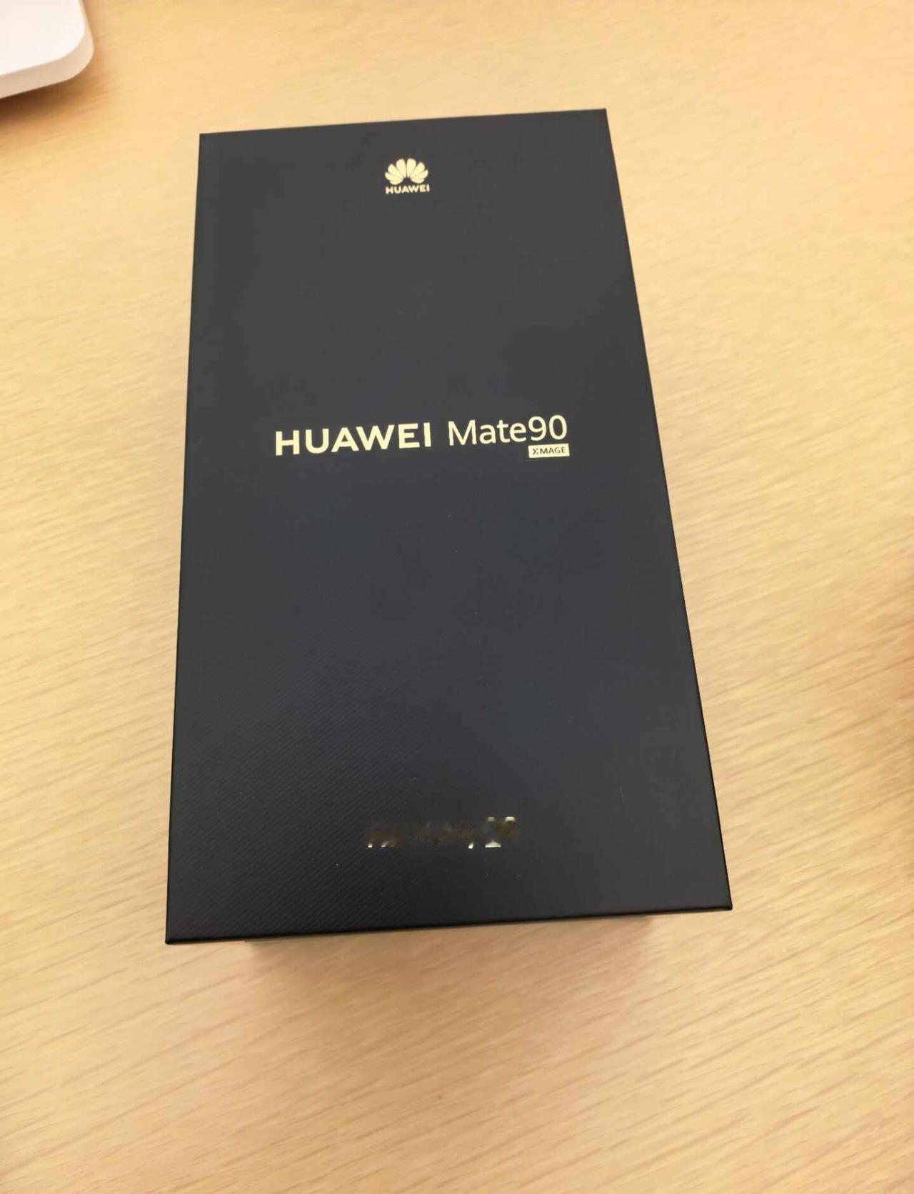 还是喜欢白色mate90 太好看了，和mate90一冲