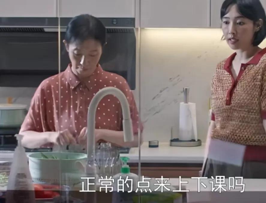 《好团圆》
向前向老公的小姨打探师妹的情况，她问小姨，师妹是不是正常的点给孩子上