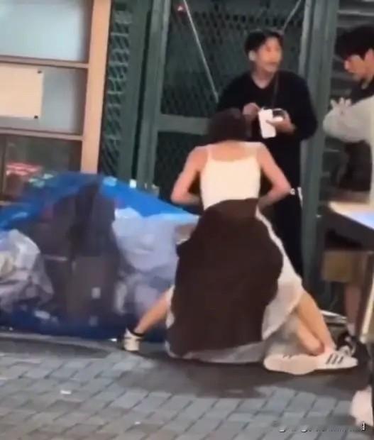 股市涨出来的底气[捂脸]，出去领国耍连打架都这么勇猛了[捂脸]当韩国跆拳道遇上日