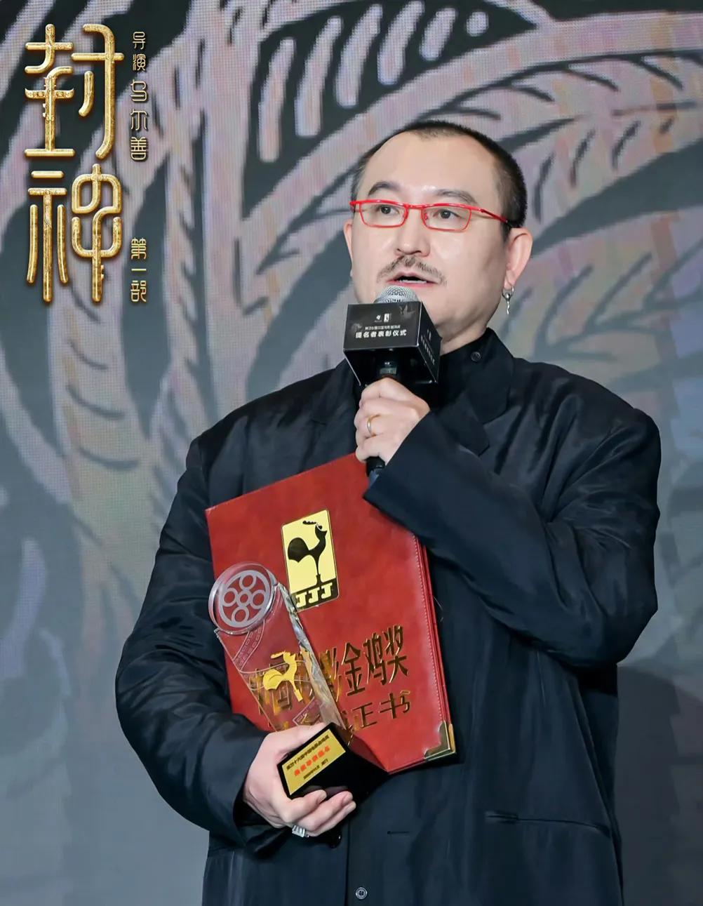导演乌尔善，引发热议！

11月20日，《封神》导演乌尔善，突然引发热议，原因是