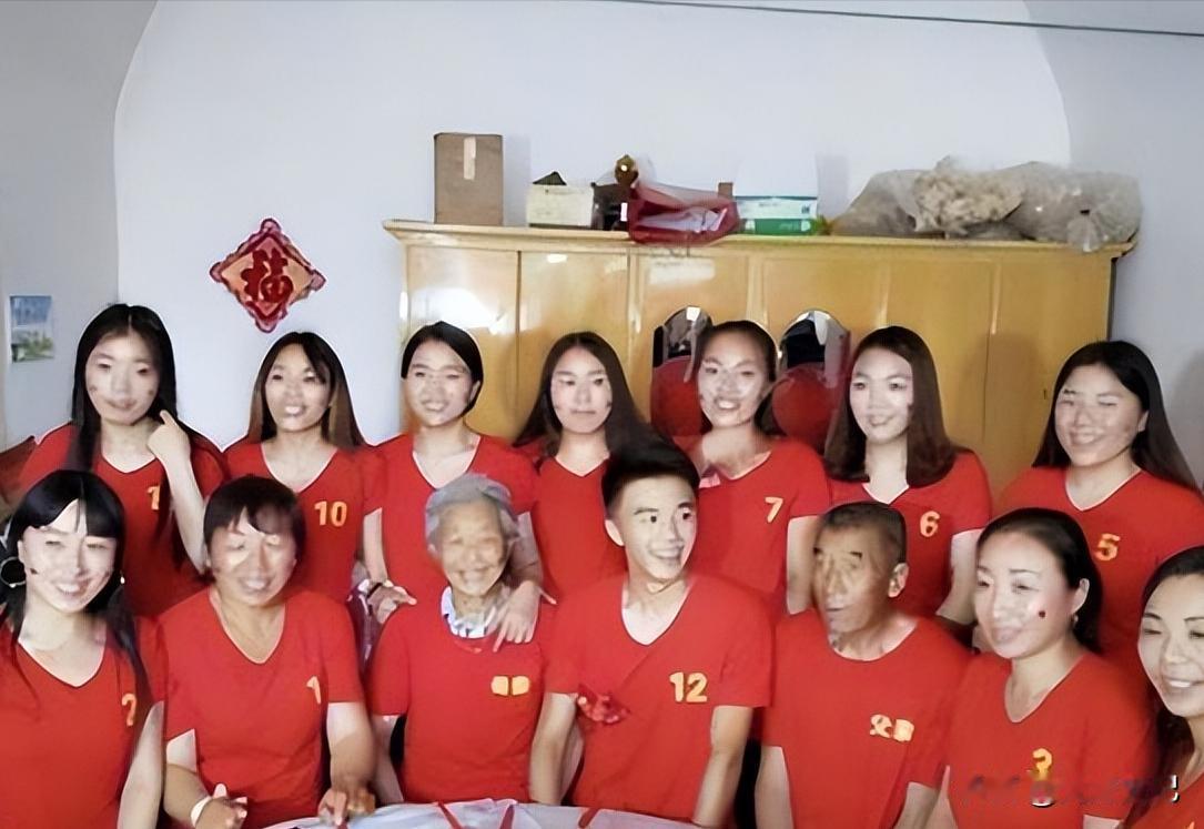 “生还是不生？”可能对于一些家庭来说，生孩子的苦恼是在经济上，时间上，但是对于山